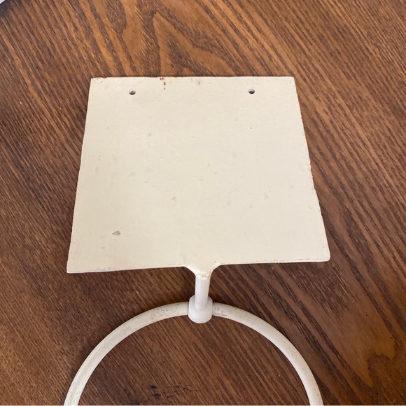 Vintage Cream Iron Wall Ring Holder - Picture 5 of 6